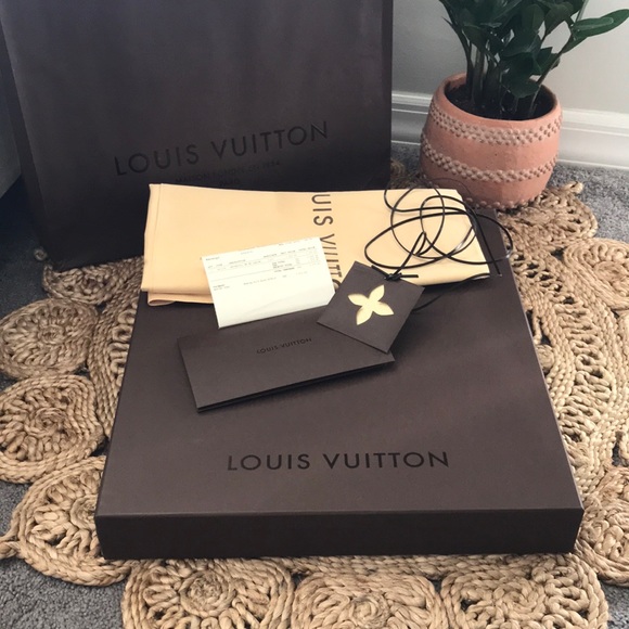 Louis Vuitton Neverfull MM - Picture 8 of 14